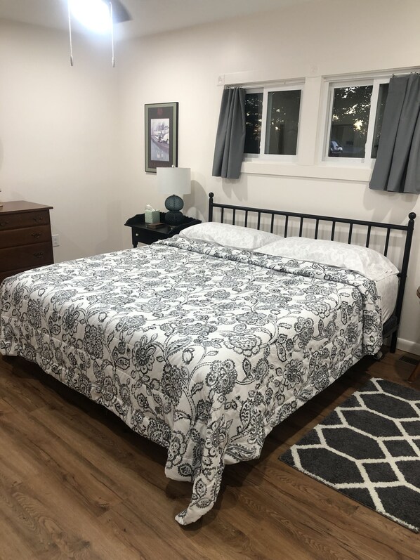 3 bedrooms, iron/ironing board, free WiFi, bed sheets