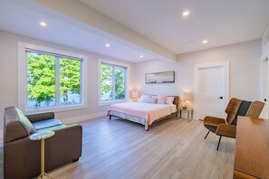 5 bedrooms, desk, iron/ironing board, free WiFi
