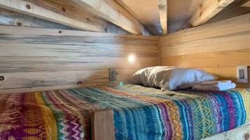 3 bedrooms, internet, bed sheets, wheelchair access