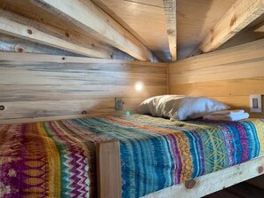 3 bedrooms, internet, bed sheets, wheelchair access