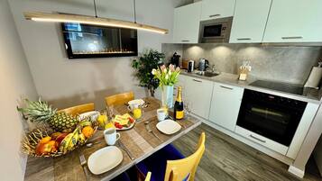 KylskÄp, mikrovÄgsugn, ugn och spishÀll