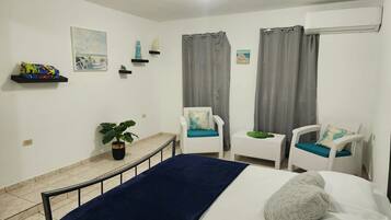 3 slaapkamers, een strijkplank/strijkijzer, gratis wifi, beddengoed