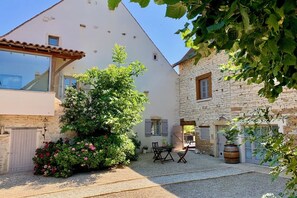 Exterior - House with swimming pool "Le Foineau (Bresse-sur-Grosne)