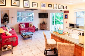 Smart TV, books - Stary Net - Ocean Waterfront 3BR 3BA Home  (Key Largo)