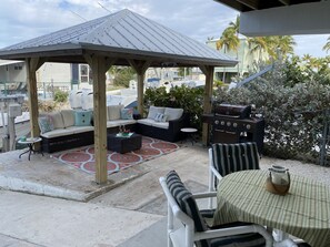 Outdoor dining - Stary Net - Ocean Waterfront 3BR 3BA Home  (Key Largo)