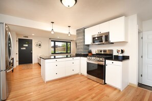 Fridge, microwave, oven, stovetop - Beautiful newly remodeled house .5 miles to Lambeau/Resch center. (Pet Friendly) (Green Bay)