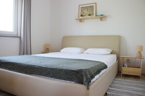 2 chambres, coffres-forts dans les chambres, bureau