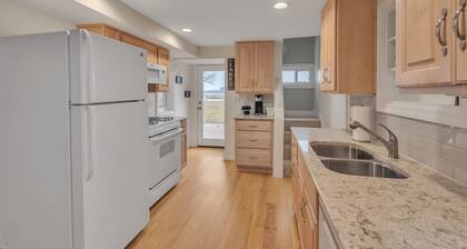 Amazing Lakefront Retreat On Long Lake! by RedAwning