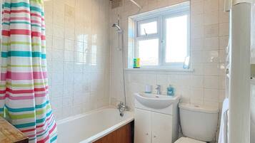 Combined shower/tub, towels, soap, toilet paper