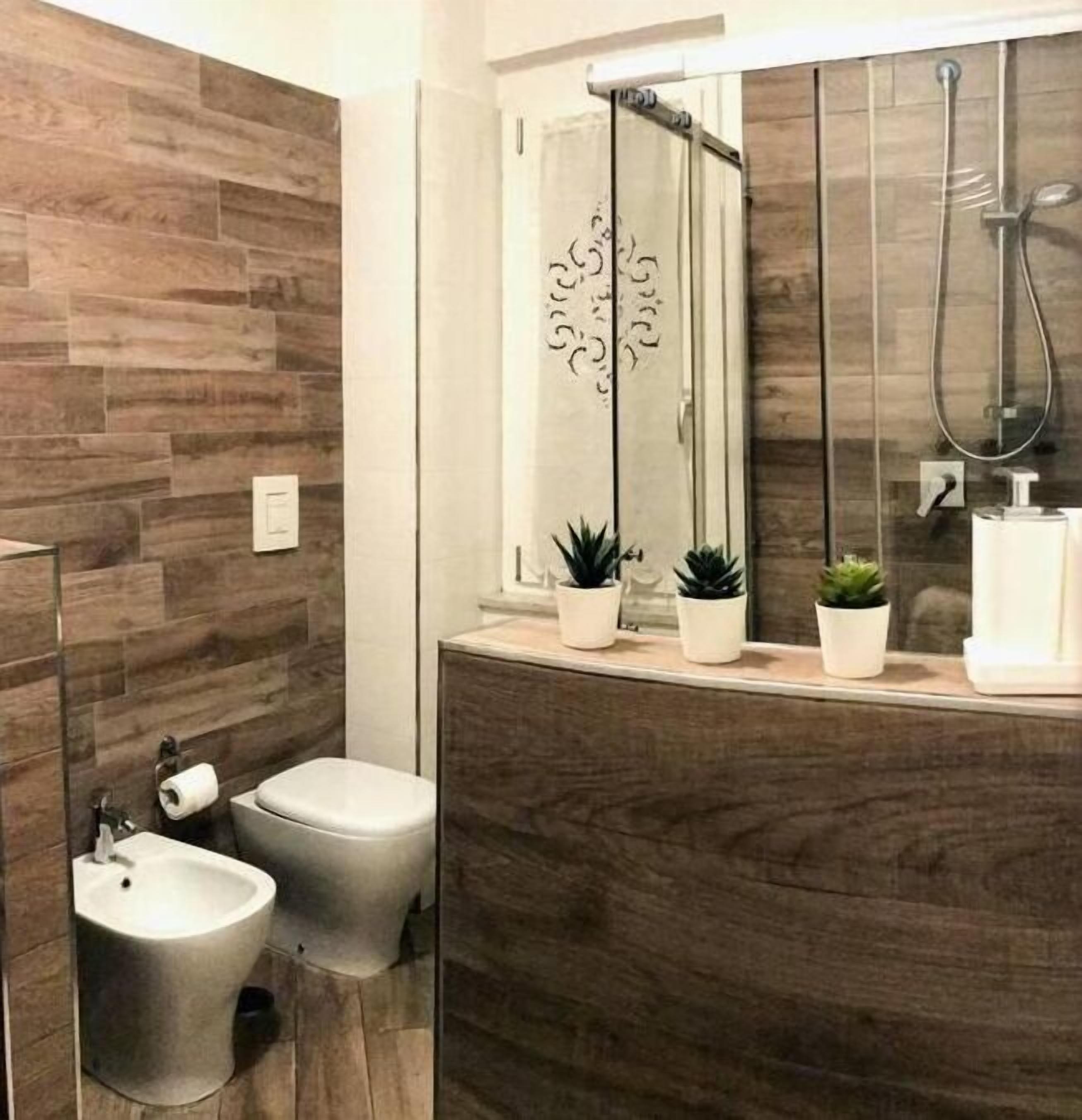 Baignoire, séchoir à cheveux, bidet, serviettes fournies