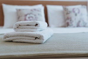 2 chambres, fer et planche à repasser, Wi-Fi gratuit, draps fournis