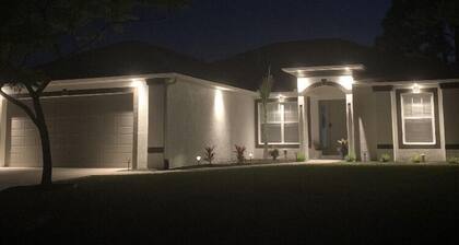 Center of North Port/13-Beaches/HEATED Saltwater Pool