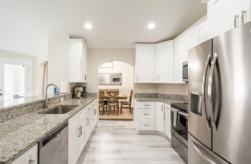 Center of North Port/13-Beaches/HEATED Saltwater Pool