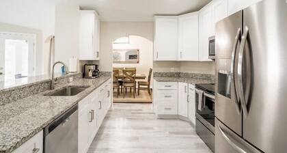 Center of North Port/13-Beaches/HEATED Saltwater Pool