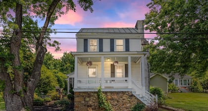 Historical cottage in the town of Paris