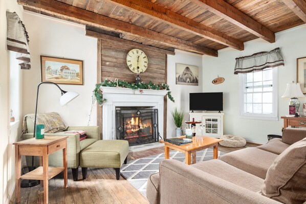 Smart-TV, Kamin, DVD-Player, Musikbibliothek