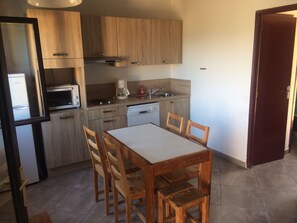 Réfrigérateur, four, plaque de cuisson, lave-vaisselle