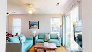 Living room - Sandpiper by Coastline Resorts (Sunset Beach)