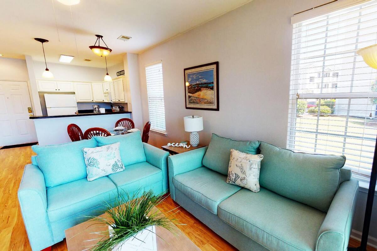 Condo, 2 Bedrooms | Living room | TV