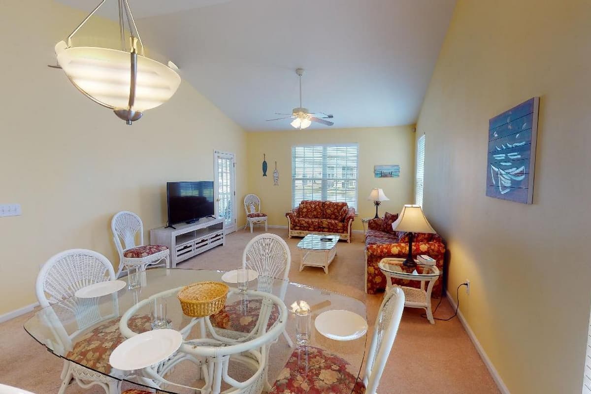 Condo, 3 Bedrooms | Dining