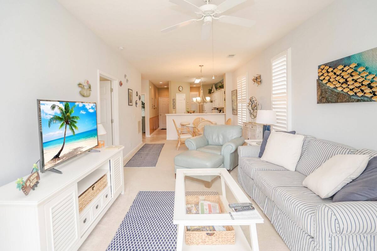 Condo, 2 Bedrooms | Living room | TV