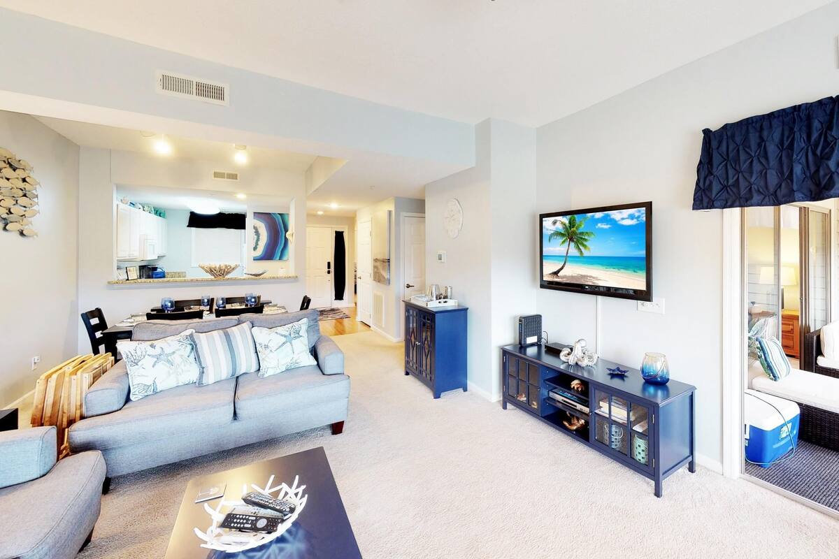 Condo, 2 Bedrooms | Living room