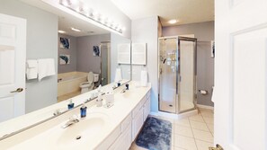Condo, 2 habitaciones | Baño | Toallas