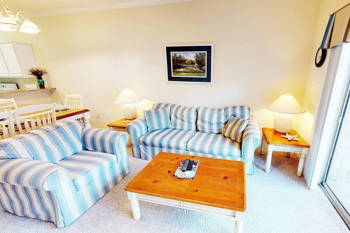 Condo, 2 Bedrooms | Living room