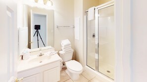 Apartment, 2 Schlafzimmer | Badezimmer | Handtücher