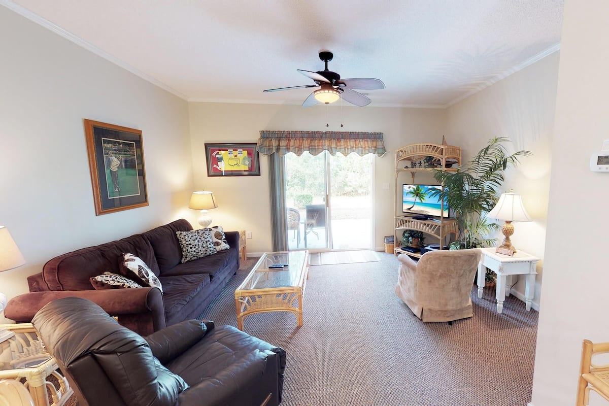 Condo, 3 Bedrooms | Living room