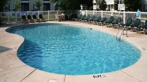 Outdoor pool - Village at the Glens by Coastline Resorts (Little River)