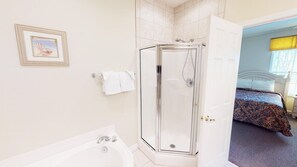 Bathroom - Village at the Glens by Coastline Resorts (Little River)