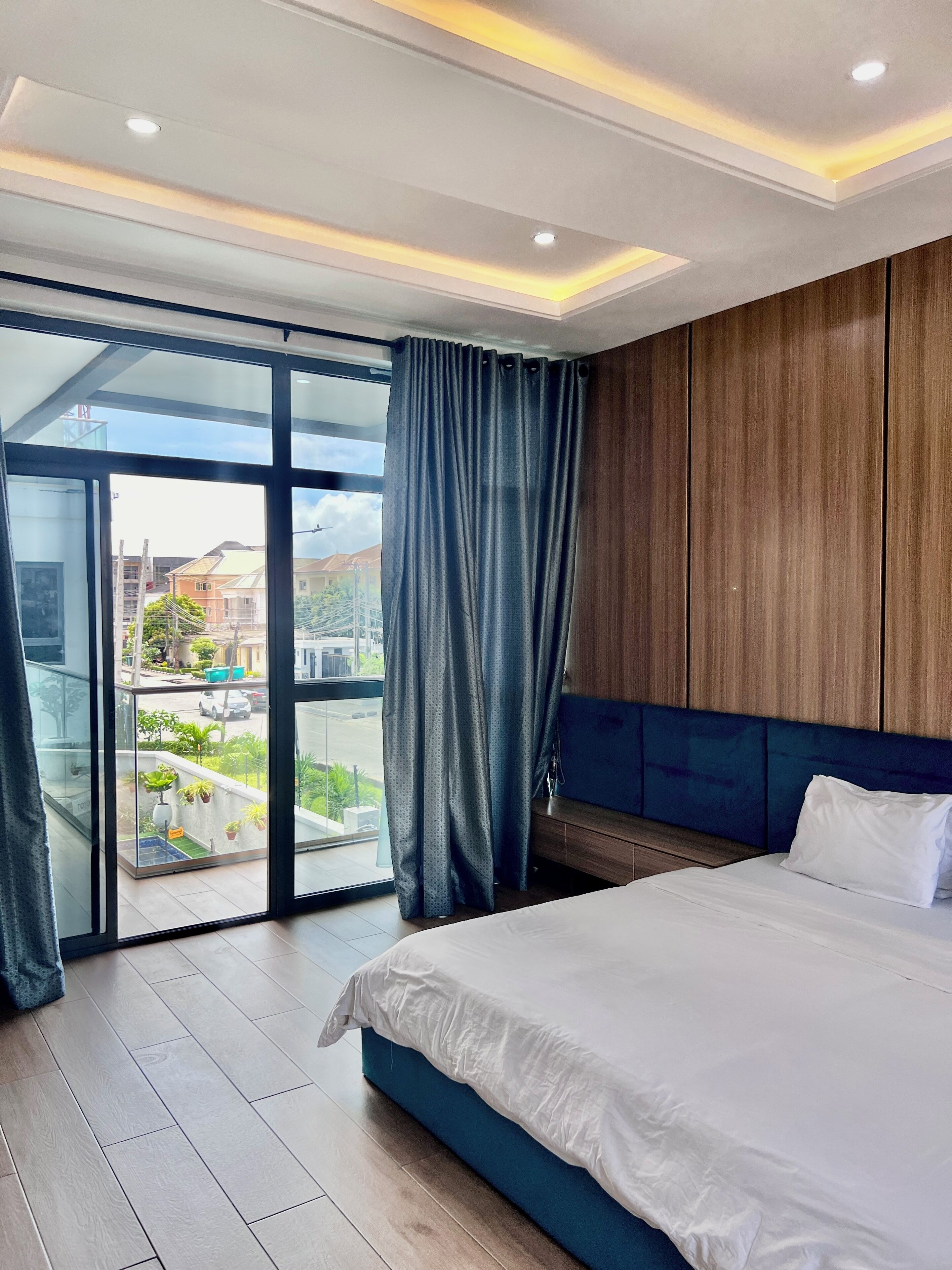 5 habitaciones, escritorio, tabla de planchar con plancha y wifi gratis 