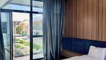 5 Schlafzimmer, Schreibtisch, Bügeleisen/Bügelbrett, kostenloses WLAN