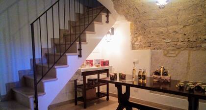 Double room with private bathroom, in a B&B between Lessinia and Valpolicella