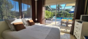 4 bedrooms, iron/ironing board, travel cot, free WiFi