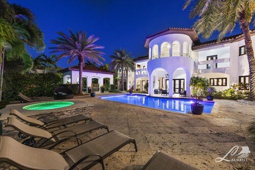 11br Villa Calabassa on the Water
