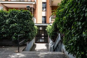 Property grounds - Vatican Quiet Apartment with Garden & Parking (Roma)