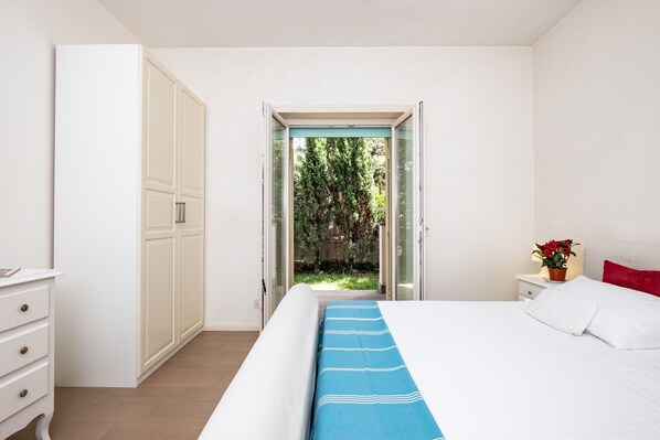 1 bedroom, iron/ironing board, free WiFi, bed sheets - Vatican Quiet Apartment with Garden & Parking (Roma)