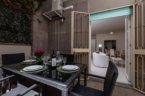 Dining - Vatican Quiet Apartment with Garden & Parking (Roma)