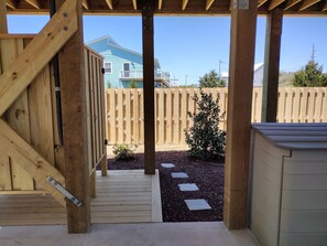 Property grounds - New 4 Bed, 3 Bath, Pet-Friendly Home just minutes away from the beach. (North Topsail Beach)