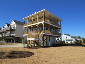 Exterior - New 4 Bed, 3 Bath, Pet-Friendly Home just minutes away from the beach. (North Topsail Beach)