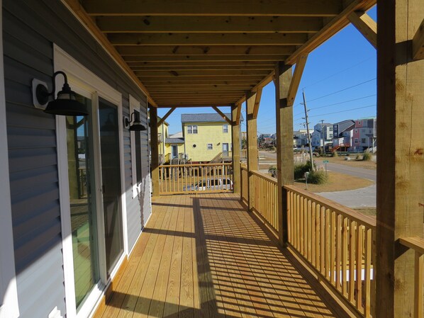 Terrace/patio - New 4 Bed, 3 Bath, Pet-Friendly Home just minutes away from the beach. (North Topsail Beach)
