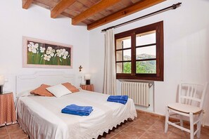 3 bedrooms, iron/ironing board, free WiFi, bed sheets - Beautiful villa in the Pollensa countryside with private pool and bbq. (Pollensa)