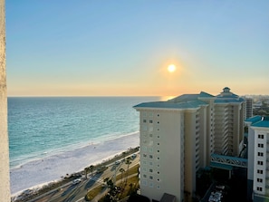 On the beach - FREE Beach SRVC! Gorgeous 2 BR condo! Awesome Amenities! (Miramar Beach)