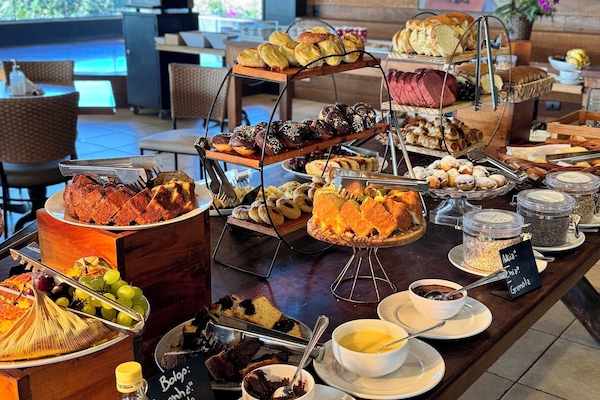 Free daily full breakfast