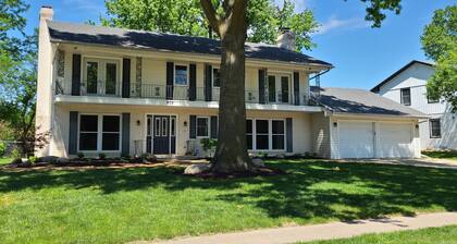 Executive Rental - 4 bed, 4 bath fully furnished home W/L2 EV Charging Station