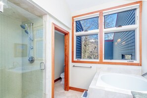 Bathtub, hair dryer, towels - Fun 3 bedroom Condo Easy walk to Grocery Store, Lift 7 (Telluride)