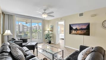 House, Multiple Beds (Essex 502 North) | Living room