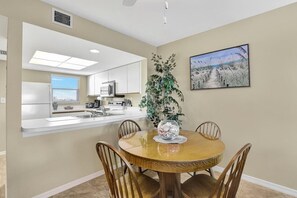 House, Multiple Beds (Essex 502 North) | Private kitchen